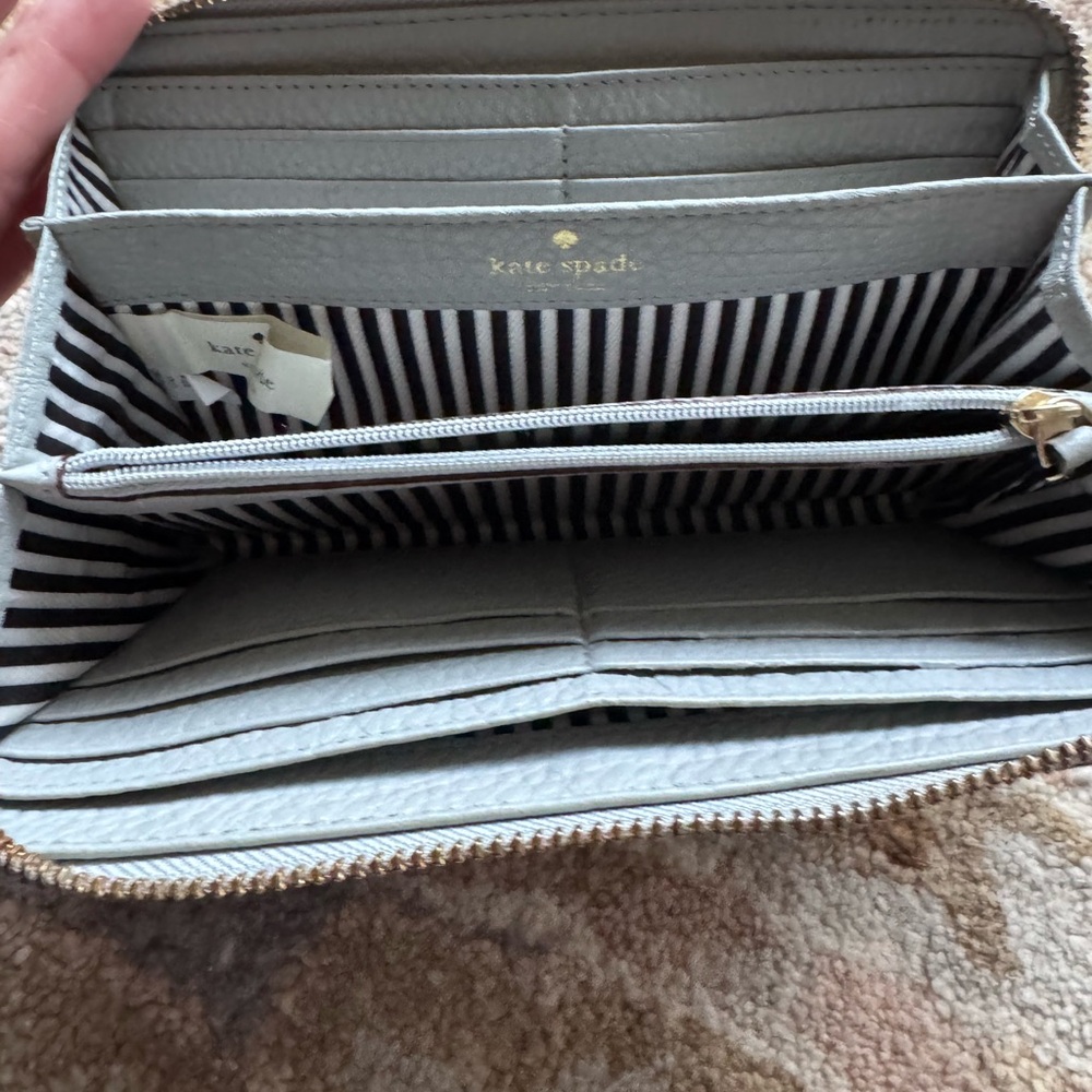 Kate Spade Gray Leather women’s wallet